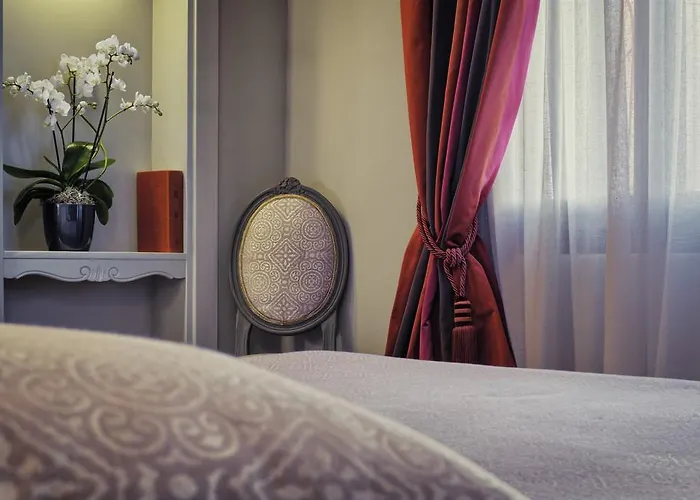 拉卡达菲奥瑞塔酒店 酒店 *