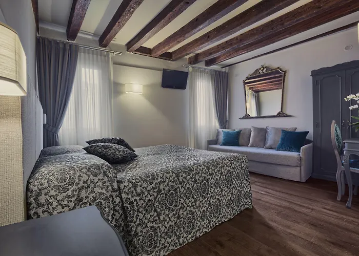 拉卡达菲奥瑞塔酒店 酒店 *