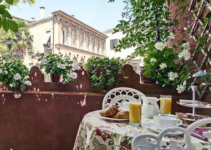 酒店 拉卡达菲奥瑞塔酒店 *