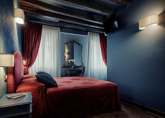 拉卡达菲奥瑞塔酒店 酒店 *